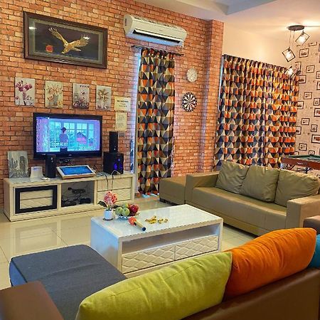 Teluk Batik 17Paradisehome Private Pool Karaoke Snooker Bbq 15Pax Lumut Exterior photo