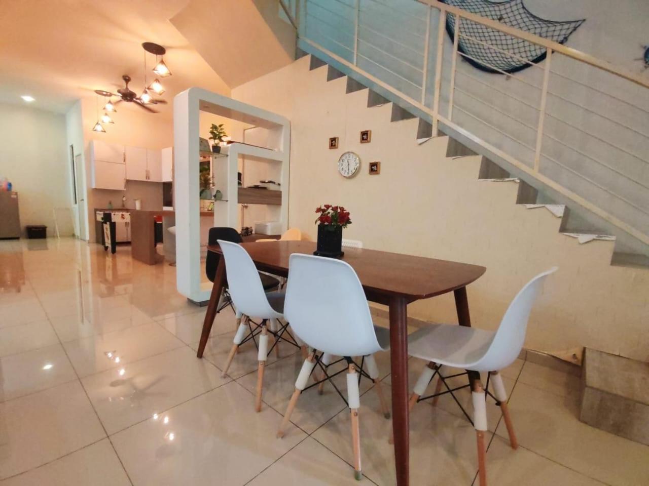 Teluk Batik 17Paradisehome Private Pool Karaoke Snooker Bbq 15Pax Lumut Exterior photo