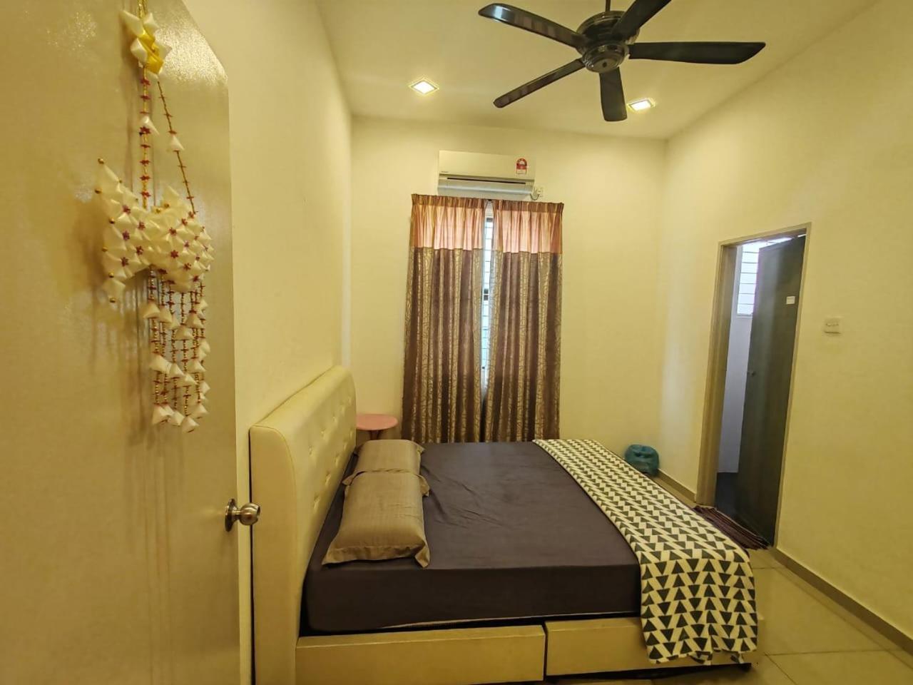 Teluk Batik 17Paradisehome Private Pool Karaoke Snooker Bbq 15Pax Lumut Exterior photo