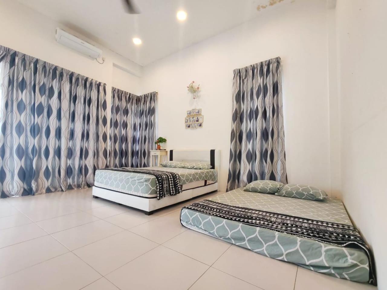 Teluk Batik 17Paradisehome Private Pool Karaoke Snooker Bbq 15Pax Lumut Exterior photo