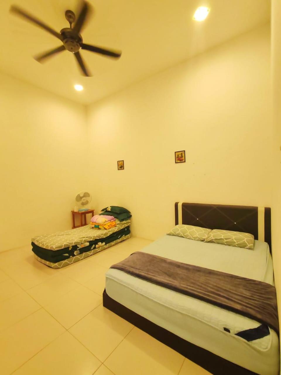 Teluk Batik 17Paradisehome Private Pool Karaoke Snooker Bbq 15Pax Lumut Exterior photo